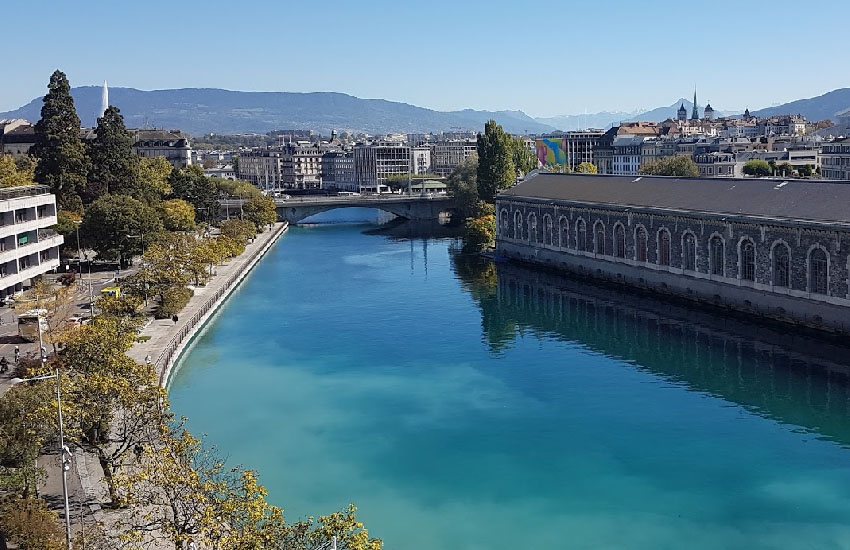 Река Рона (Rhone) в Женеве (Швейцария)