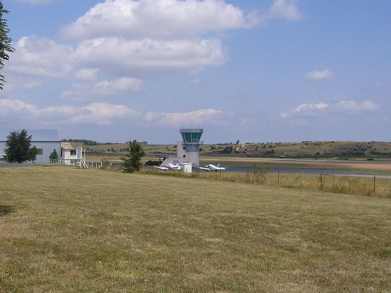 Аэродром Мийо-Ларзак (Aérodrome de Millau-Larzac)
