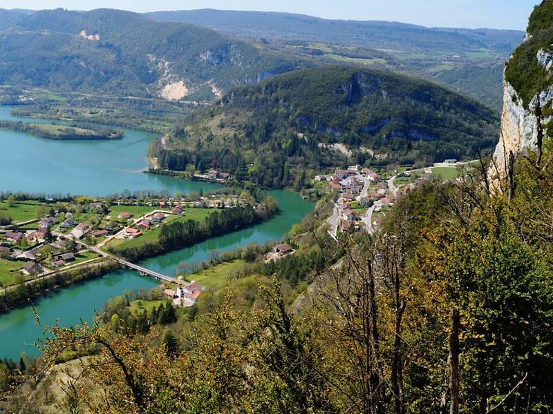 Долина в месте слияния рек Эн и Бьен (Франция)