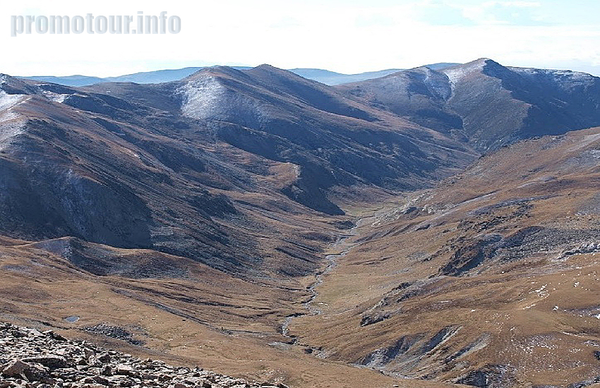 Восточные Пиренеи.  Долина реки Ллитера (La Llitera). Высота: 1600-2000 м.