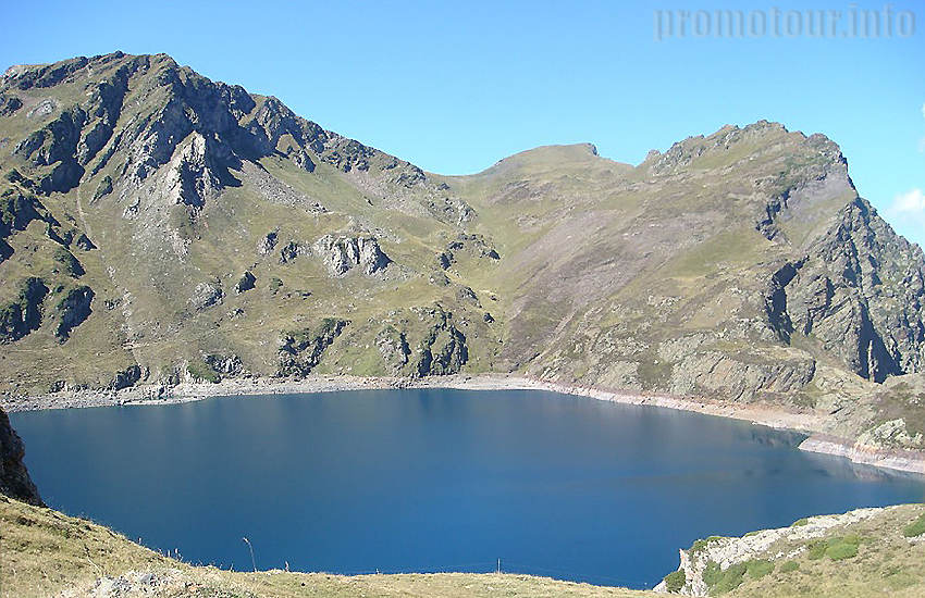 Центральные Пиренеи. Озеро Блё (lac Blue). Площадь: 0,51 км.кв., глубина - 121 м.