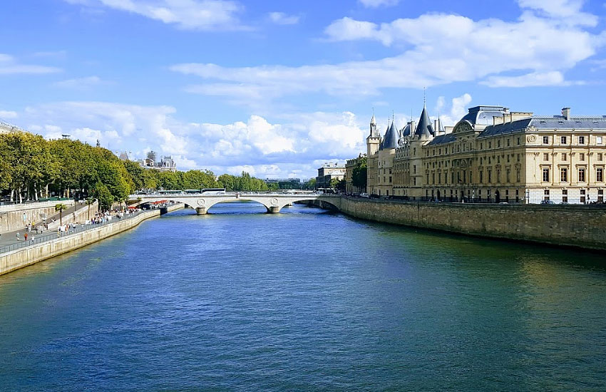 Река Сена (Seine) в Париже