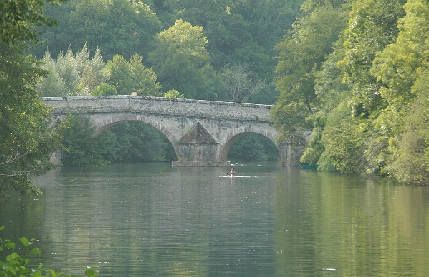 Река Вьор: мост Пон де Сиру
