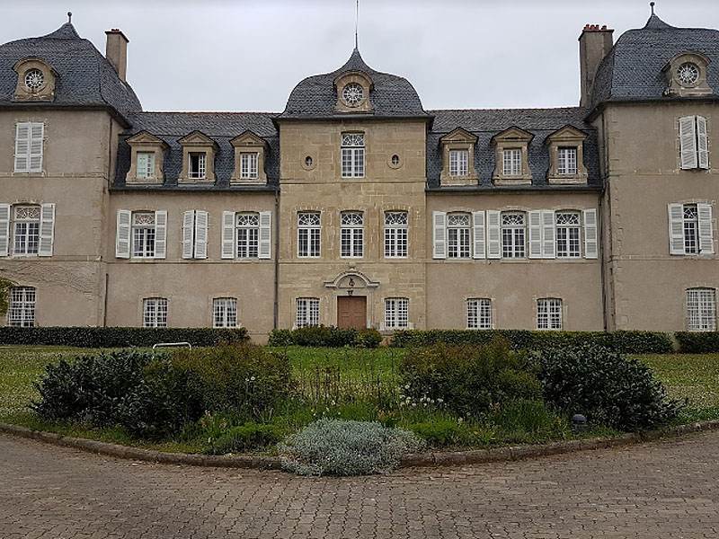 Оне-ле-Шато (Onet-le-Chateau): старинное здание детского дома